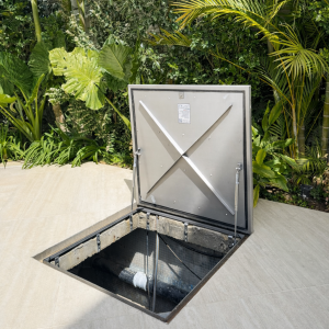 מכסה הידראולי לחדר מכונות בריכה מנירוסטה - דלוקשרי