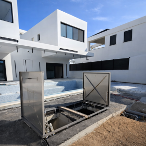 מכסה חיפוי לחדר מכונות בריכה מנירוסטה - דלוקשרי